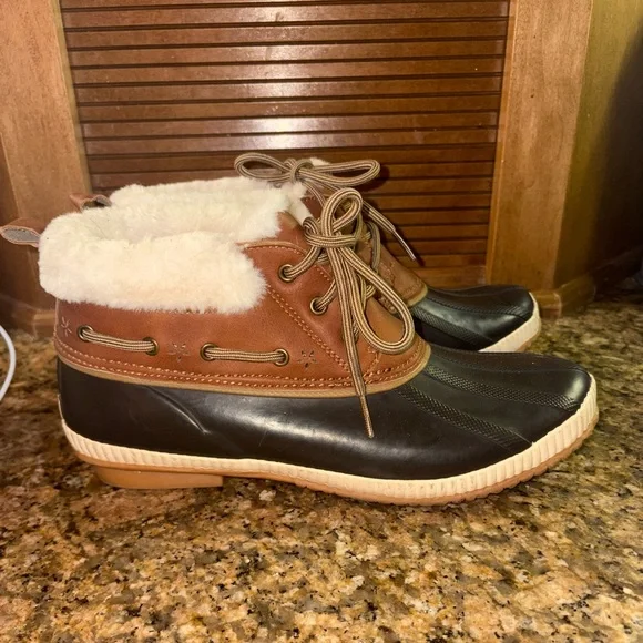 MARINA Two-Tone Ankle Boots with Cozy Fur - Picture 1 of 8